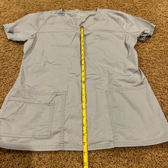 Cherokee scrub top size small - Picture 4 of 5